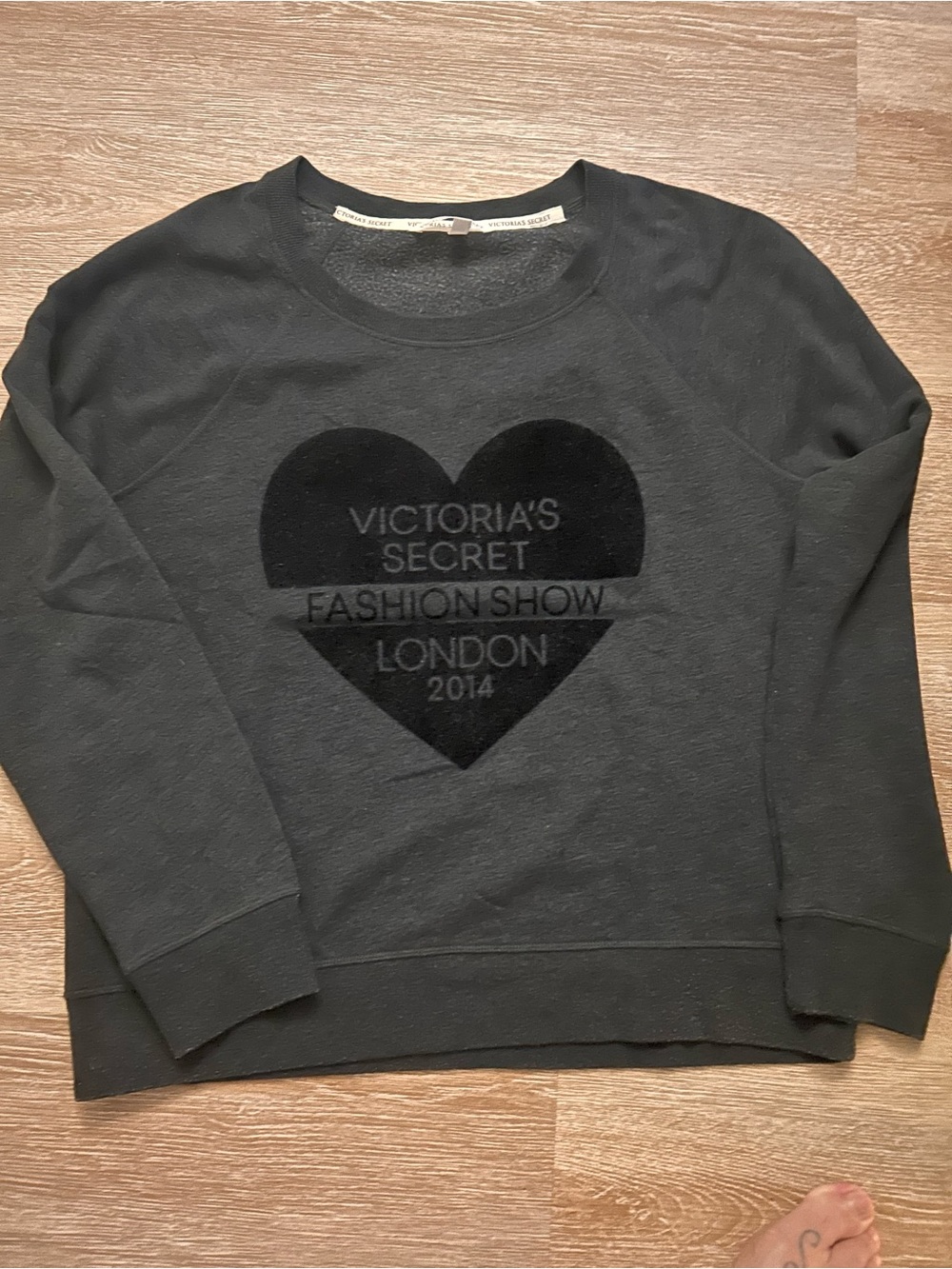 Victoria's Secret Girls Grey Pullover with Heart Graphic LG